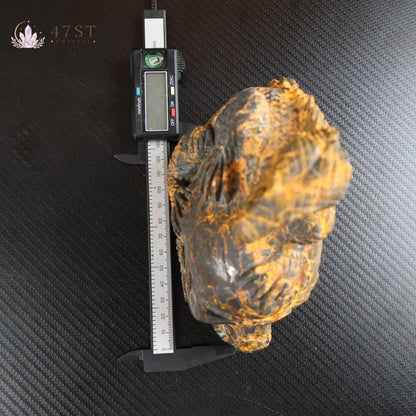 Realgar Lizard & Skull Carving